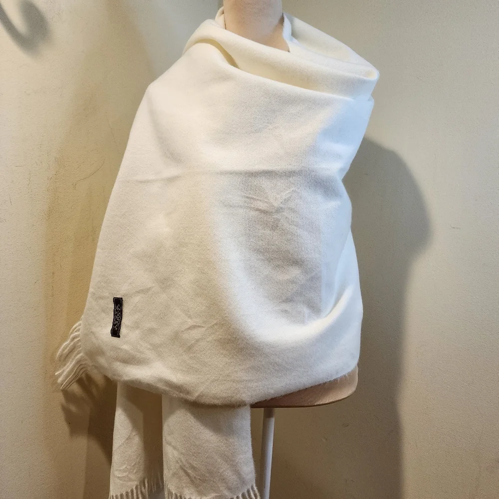 A Sund Cashmere And Wool Blend Classic Cream Fringe Throw Shawl Scarf
